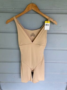 Maidenform Flexees Sleek Smoothers Firm Control Open Bust Shaper MEDIUM